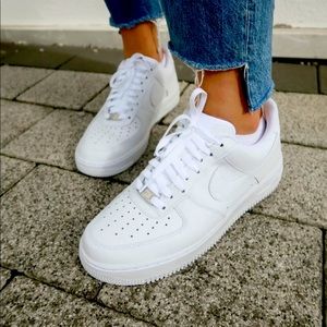 Women’s White Nike Air Force 1 Size: 10